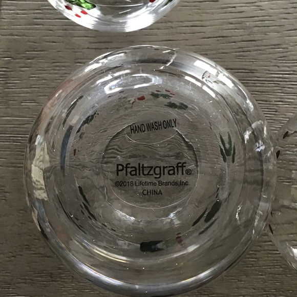 New Pfaltzgraff Set of 4 Christmas Stemless Wine Glasses GIFT - Picture 2 of 3